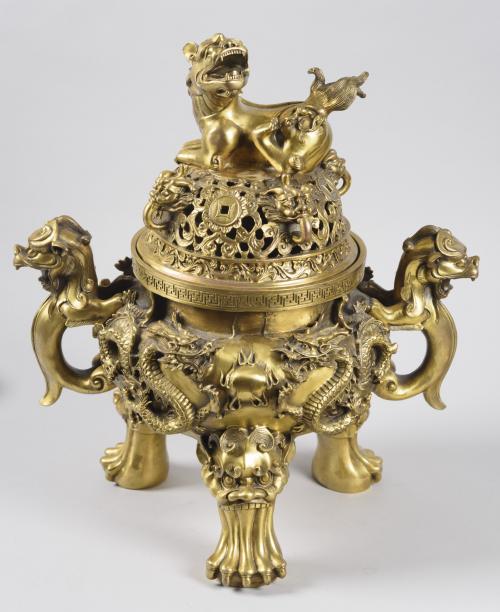 INCENSARIO CHINO EN BRONCE DORADO, SIGUIENDO MODELOS DEL ÚL