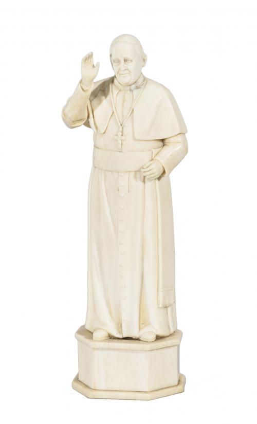 PAPA FRANCISCO I, ESCULTURA DE MARFIL TALLADO, S.XX