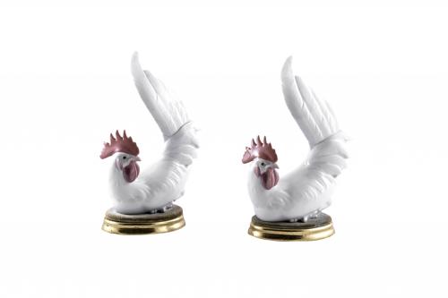 PAREJA DE GALLOS RECOSTADOS DE PORCELANA ESMALTADA, LLADRÓ,