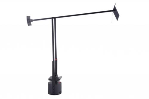 "TIZIO", LÁMPARA DE MESA DE METAL LACADO EN NEGRO, DISEÑO D