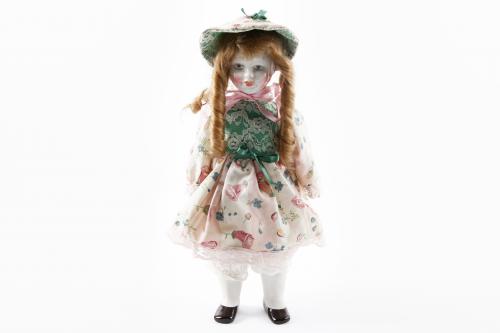 MUÑECA ARTICULADA EN PORCELANA ESMALTADA Y VIDRIADA, CON VE