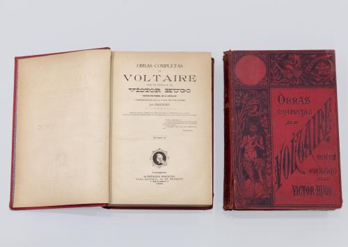 OBRAS COMPLETAS DE VOLTAIRE CON UN PRÓLOGO DE VICTOR HUGO.