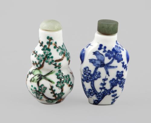 CONJUNTO DE DOS ANTIGUAS BOTELLAS DE RAPÉ. CHINA, FFS. S. X