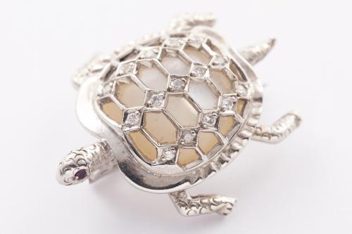 Broche