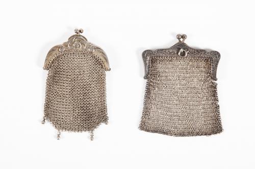 LOTE DE DOS BOLSITOS O MONEDEROS DE DE PLATA FINALES SIGLO XIX,