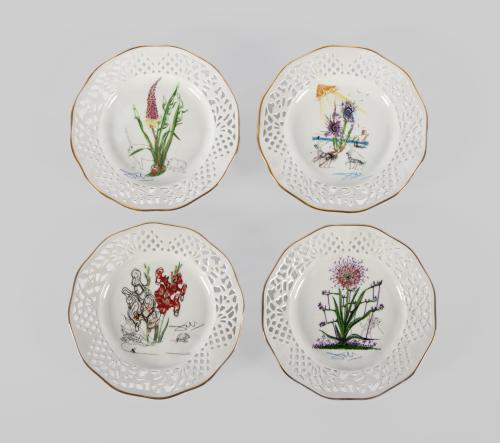LOTE DE CUATRO PLATOS "LAS FLORES DALINIANAS" SALVADOR DALI