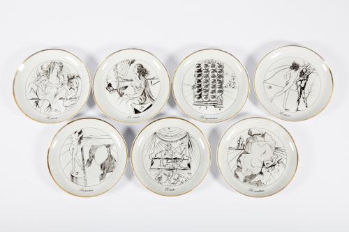 LOTE DE SIETE DE PLATOS DE "LAS SIETE ARTES" DE SALVADOR DA
