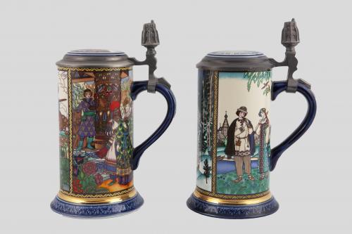 LOTE DE DOS JARRAS DE CERVEZA DE PORCELANA ALEMANA, MARCA V