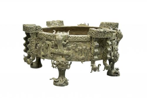 QUEMADOR DE BRONCE SIGUIENDO LOS MODELOS HALLADOS EN LA TUM