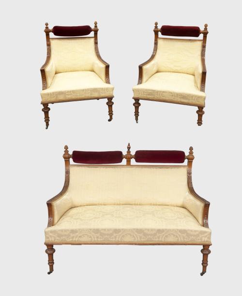 TRESILLO ESPAÑOL COMPUESTO POR CANAPÉ Y DOS SILLONES EN NOG