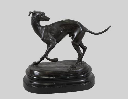 GALGO, ESCULTURA DE BRONCE SOBRE BASE DE MADERA