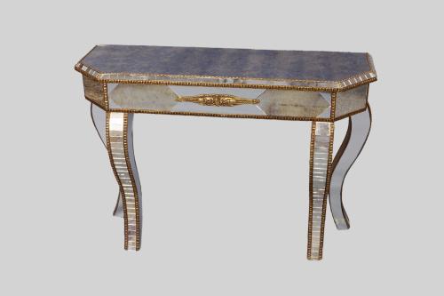 CONSOLA DE MADERA DE PINO FORRADA DE PLACAS DE ESPEJO ENVEJ