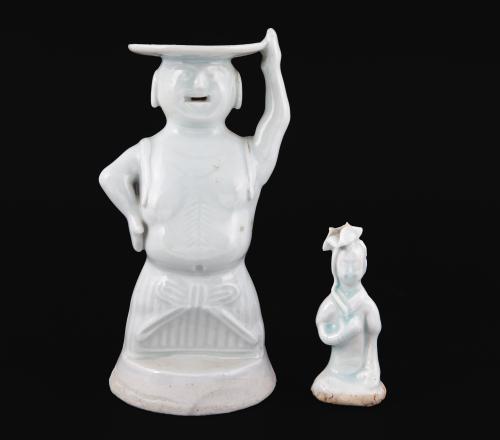 CONJUNTO DE DOS FIGURAS TIPO CELADÓN. SIGUIENDO MODELOS DE