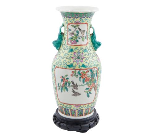 PEQUEÑO JARRÓN EN PORCELANA DE CANTÓN DE CHINA.