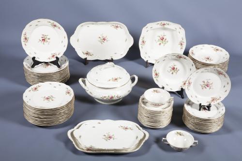 VAJILLA DE PORCELANA ALEMANA EN COLOR CREMA CON DECORACIÓN 