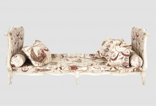 "LIT DE REPOS" ESTILO LUIS XV DE MADERA TALLADA Y LACADA CO