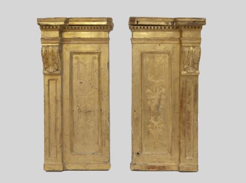 DOS FRAGMENTOS DE RETABLO NEOCLÁSICOS DE MADERA TALLADA Y D