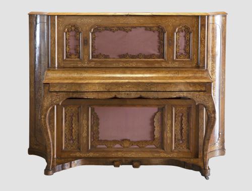 MAGNIFICO PIANO VERTICAL DE RAIZ Y MARQUETERÍA VEGETAL CON