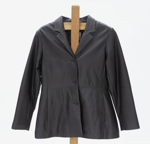 CHAQUETA DE MUJER EN CUERO NEGRO