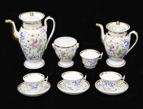 JUEGO DE CAFÉ Y TÉ CON DECORACIÓN FLORAL POLICROMADA