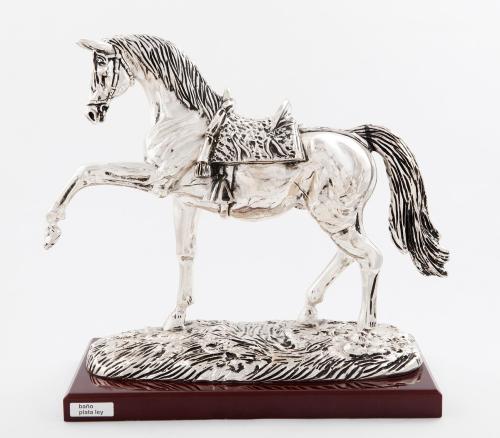 FIGURA DE CABALLO GALOPANDO 