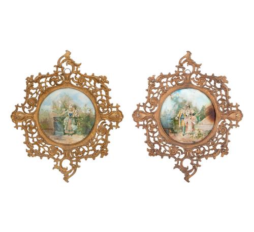 PAREJA DE APLIQUES DE ESCENAS GALANTES EN UN JARDÍN, S.XIX