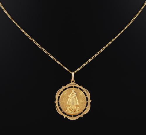 Cadena con medalla
