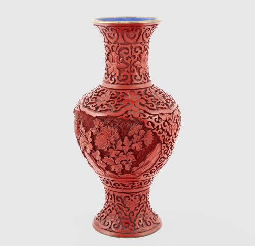 JARRÓN CHINO EN LACA CINNABAR S.XX