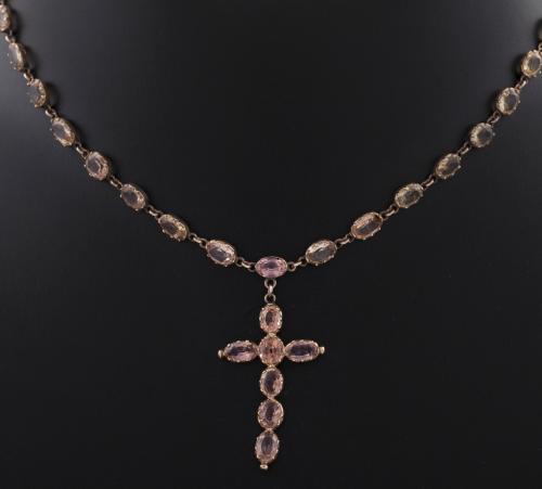 Cadena y cruz