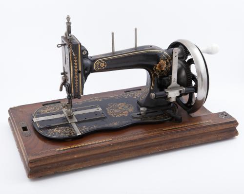 MÁQUINA DE COSER MARCA SAXONIA AÑOS 20 REALIZADO EN HIERRO 