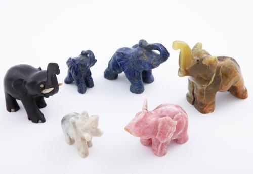 CINCO FIGURAS DE ELEFANTES