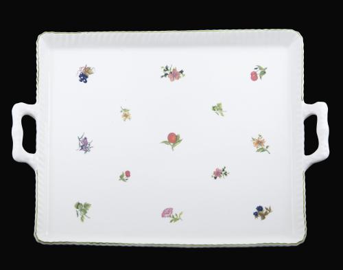 FUENTE DE PORCELANA CON DECORACIÓN FLORAL