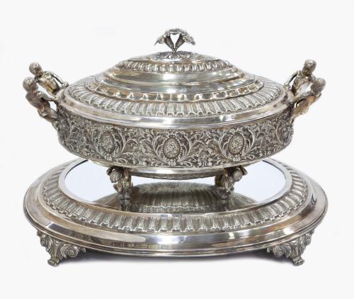 SOPERA CON PRESENTADOR EN PLATA DE LEY 