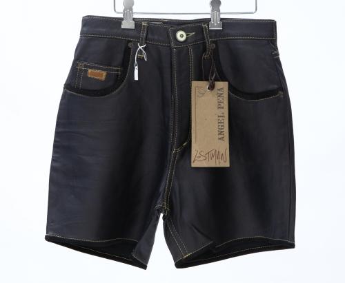 PANTALÓN CORTO DE MUJER EN CUERO NEGRO