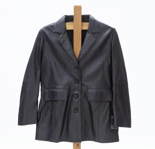 CHAQUETA DE MUJER EN CUERO NEGRO