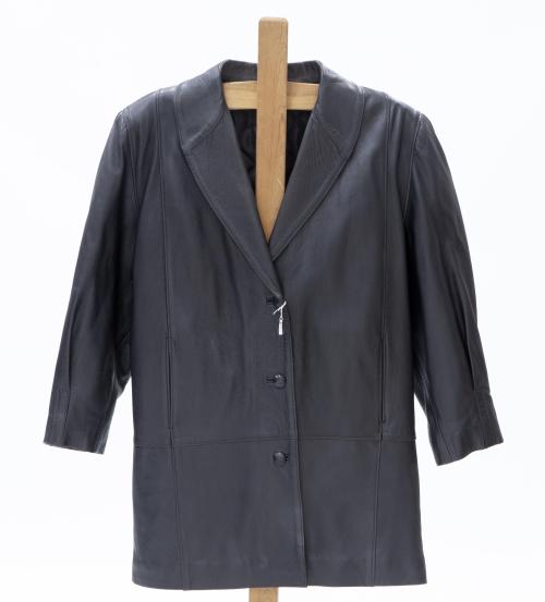 CHAQUETA DE MUJER EN CUERO NEGRO