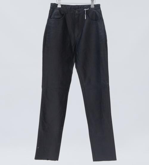 PANTALÓN DE MUJER EN CUERO NEGRO