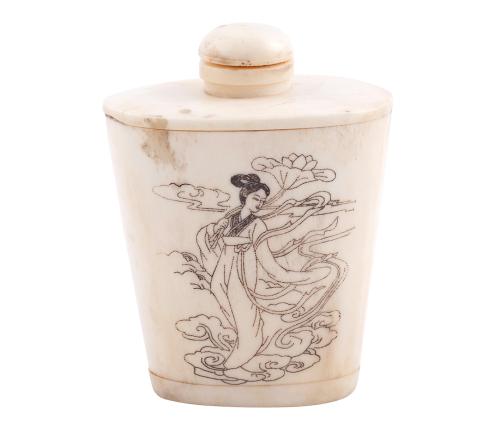 SNUFF BOTTLE EN HUESO. CHINA, S.XIX, TALLER SEGÚN DIBUJOS D