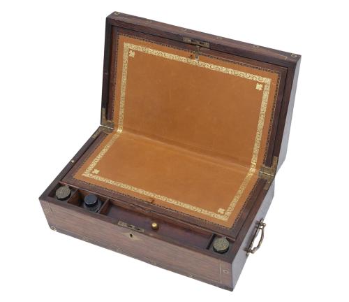 ESCRITORIO DE CAMPAÑA O VIAJE INGLÉS EN MADERA CON EMBUTIDO