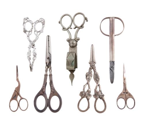 CONJUNTO DE 7 TIJERAS EN METAL DE DIFERENTES TIPOS, S.XIX