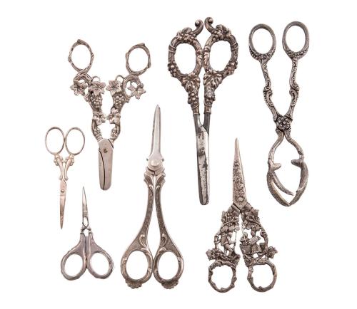 CONJUNTO DE SIETE TIJERAS EN METAL DE DIFERENTES TIPOS, S.X