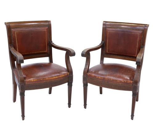 PAREJA DE SILLONES EN PIEL Y MADERA, S.XX