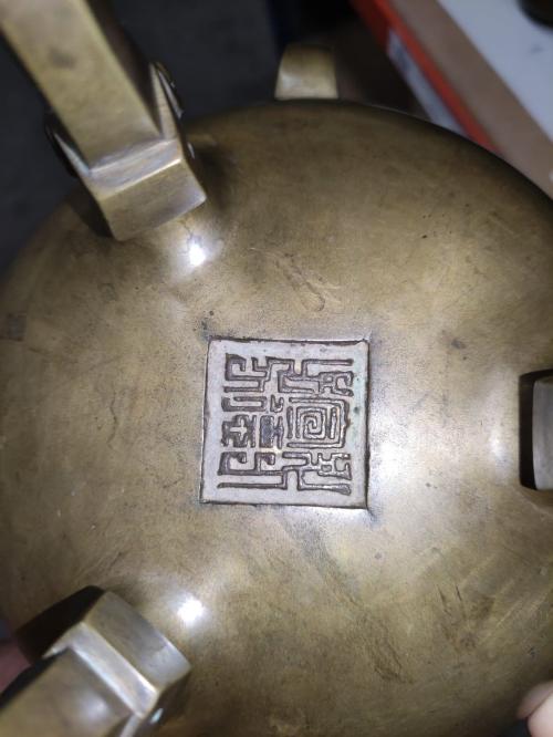 INCENSARIO EN BRONCE CON TAPA TALLADA DE DRAGÓN