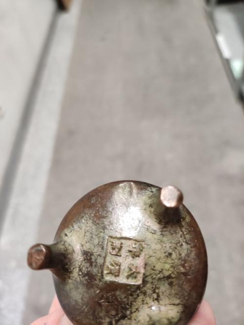 PEQUEÑO INCENSARIO EN BRONCE