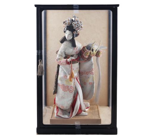 FIGURA DE GEISHA, MARCA KYUGETSU DOLL. JAPÓN, AÑOS 80