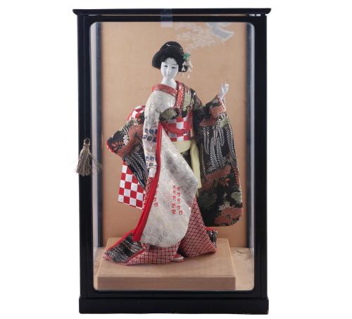 FIGURA DE GEISHA, MARCA KYUGETSU DOLL. JAPÓN, AÑOS 80.