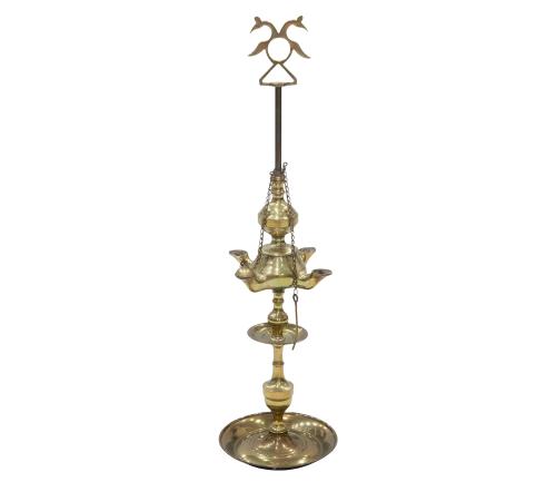 CANDIL DE ACEITE EN METAL DORADO DE CUATRO LUCES, ESTILO AN