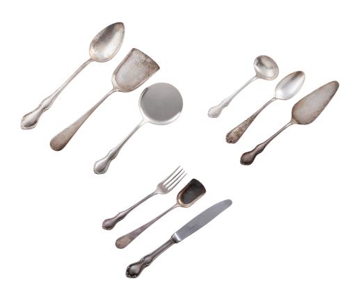 CUBERTERÍA DE 32 PIEZAS EN PLATA CON CONTRASTES