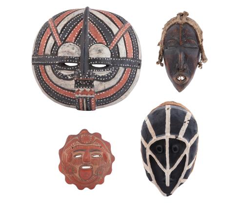 LOTE DE 4 MÁSCARAS AFRICANAS EN DISTINTOS MATERIALES CEREMO