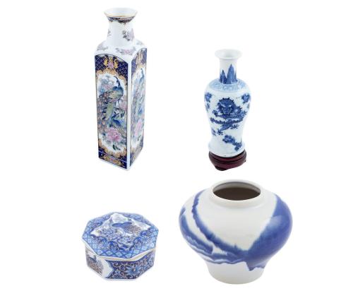 LOTE DE CUATRO PIEZAS EN PORCELANA. CHINA, S.XX